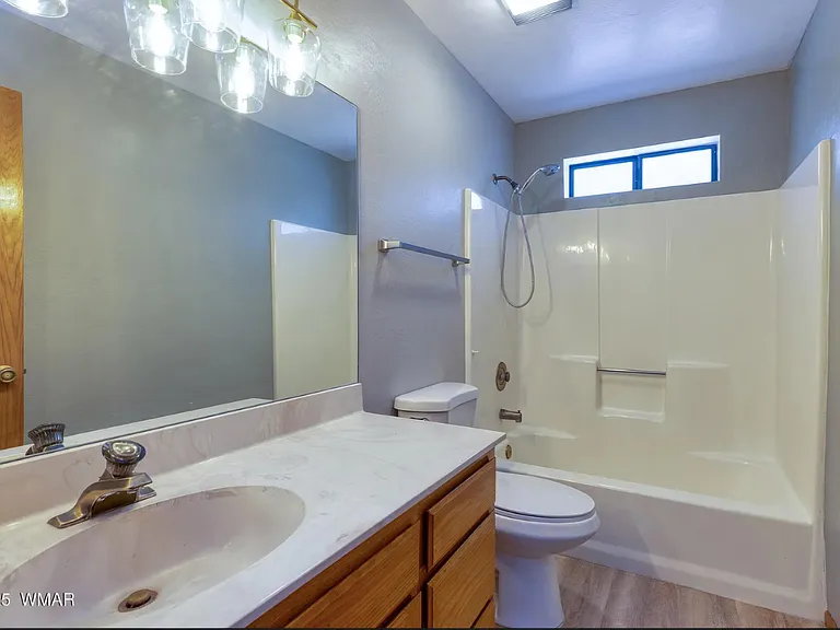 960 Cooper Ln — Photo 3