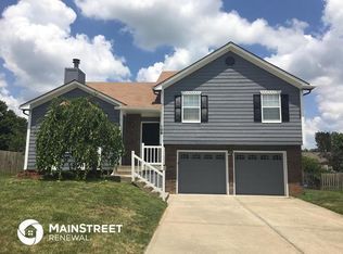 106 E Calico Dr, Raymore, MO 64083
