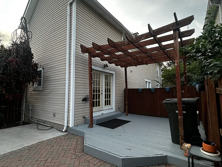 553 Bradley St — Photo 30