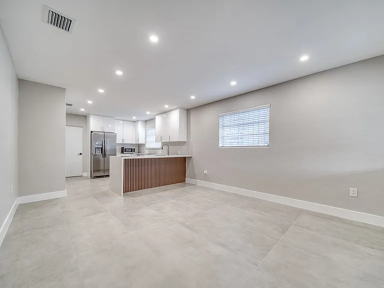 6766 SW 13th Ter — Photo 7
