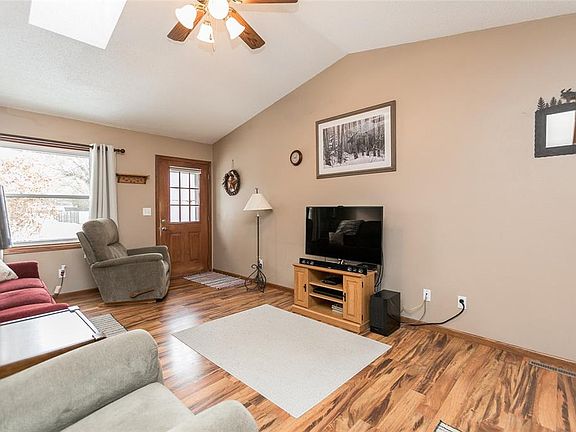 5th image of 301 Oak Ave