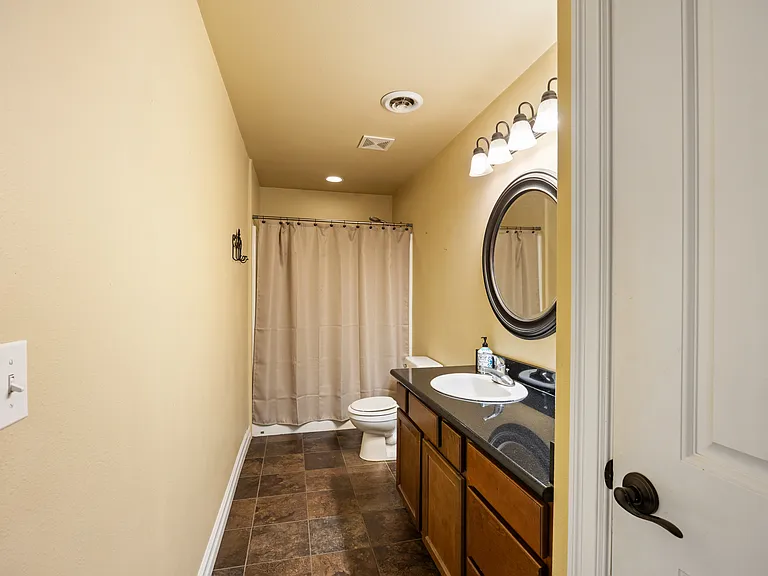 547 S Bayside St — Photo 12
