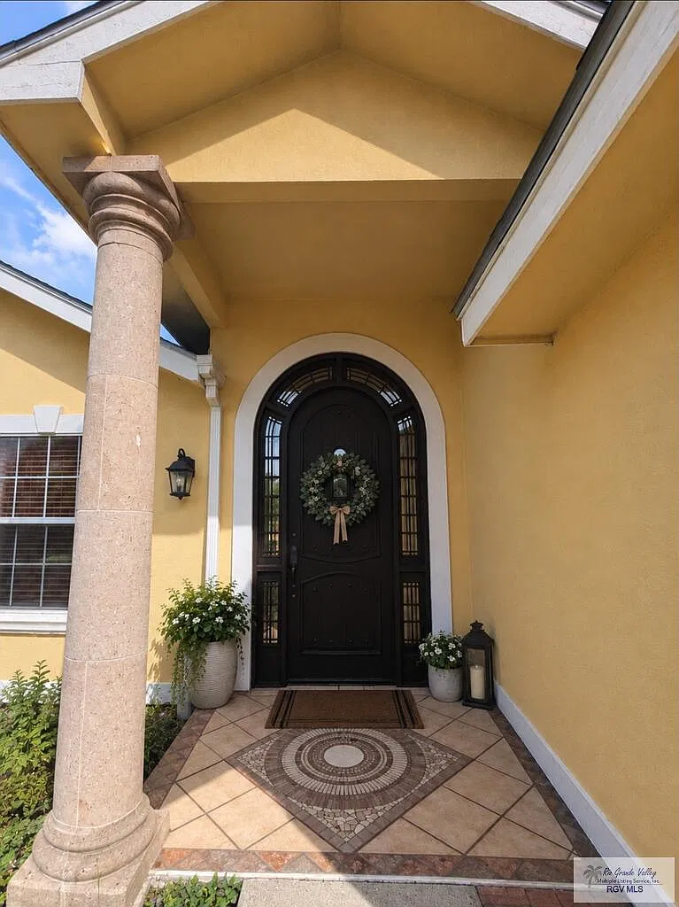 3 bed, 2.0 bath, 1494 sqft, $2,300 — Photo 2