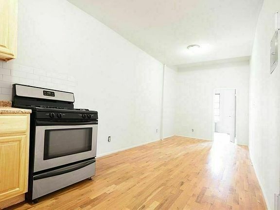 4th image of 684 Metropolitan Ave #A2