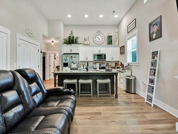 3rd image of 27 Langley Dr Lot 33