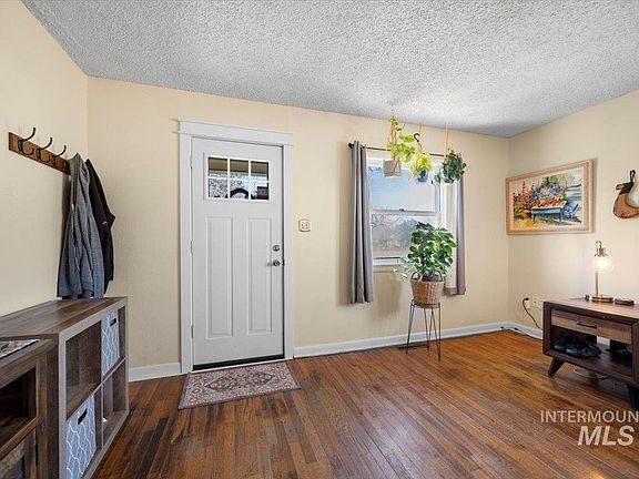 5th image of 504 S Fern St