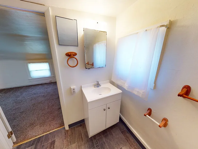 212 E Walnut St — Photo 14