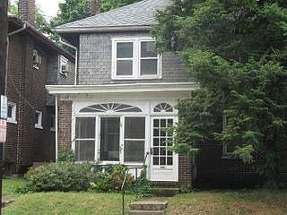 2nd image of 2102 Washington St