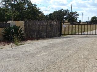 211 Breezy Hills Dr, Fredericksburg, TX 78624