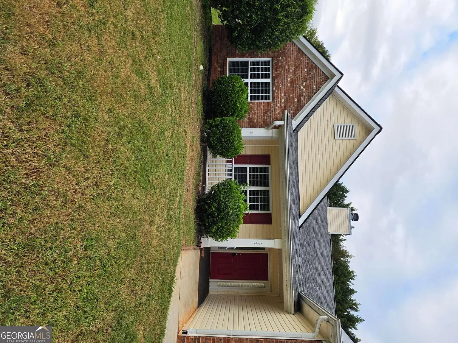 4 bed, 2.0 bath, 2198 sqft, $2,200 — Photo 2