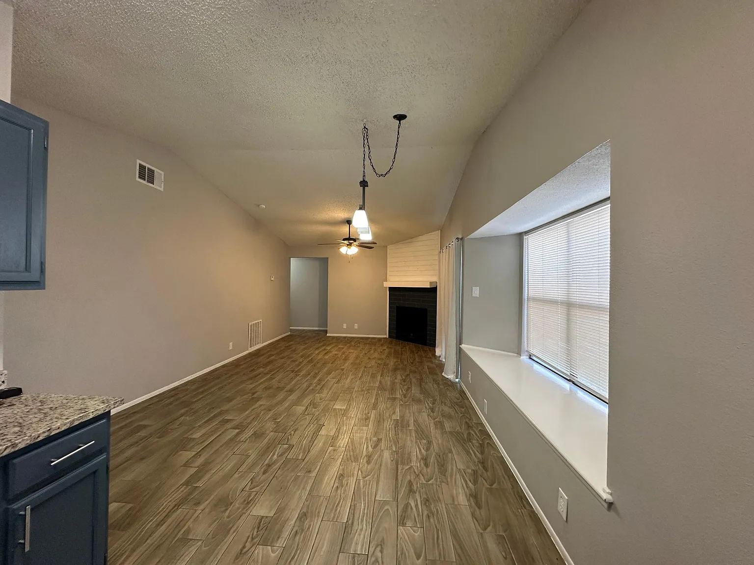 3 bed, 1095 sqft, $1,400 — Photo 2