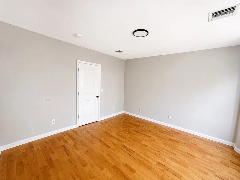 742-744 Bergen St — Photo 15