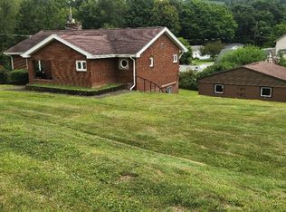 102 Mahony Ave, Ellwood City, PA 16117
