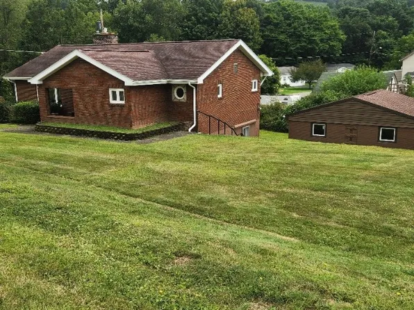 102 Mahony Ave, Ellwood City, PA 16117
