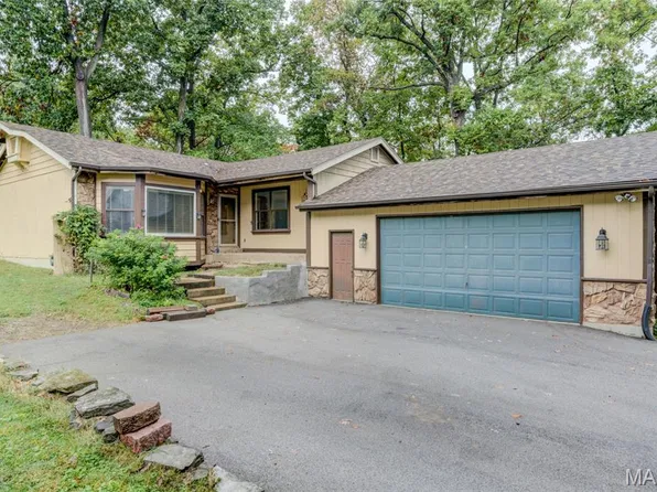 533 Snipes Dr, Saint Charles, MO 63303