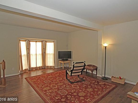 2nd image of 7751 Effingham Sq
