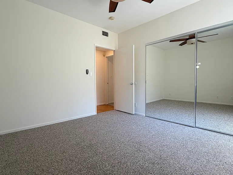 857 S Plymouth Blvd #303 — Photo 11