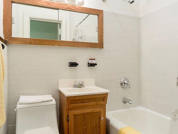 4th image of 36 W 69th St APT 4A