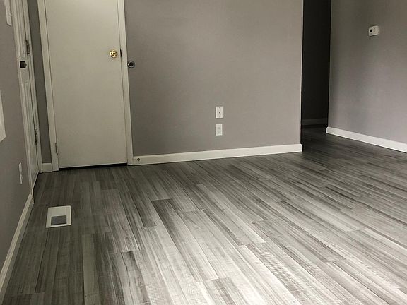 2nd image of 3664 Navarre Dr