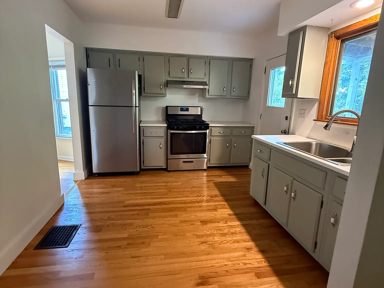 3 bed, $1,950 — Photo 3