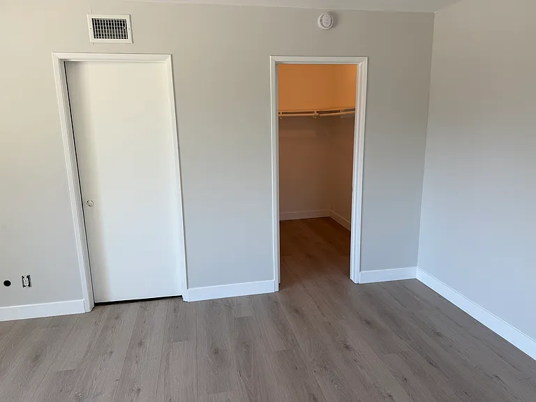 2711 N Berkeley St — Photo 8