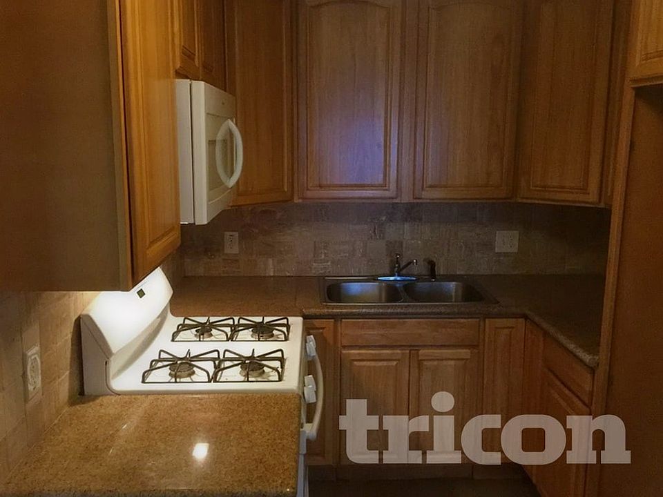 2nd image of 5227 Gordon Dr