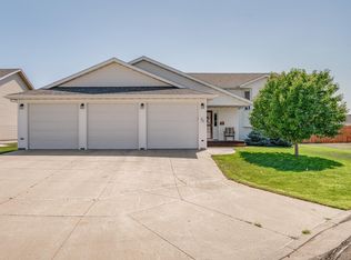 1105 Bouyer Pl, Bismarck, ND 58504
