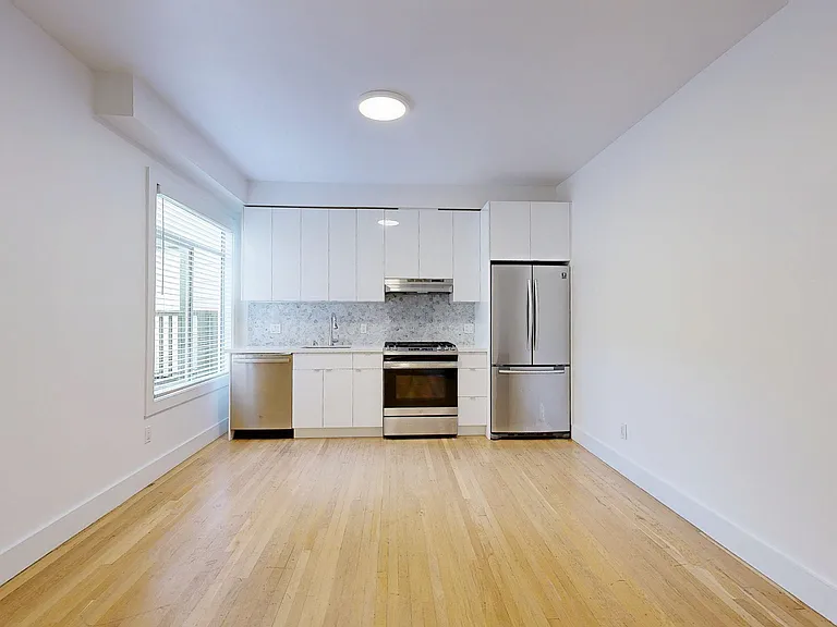 2942 Franklin St #9 — Photo 3