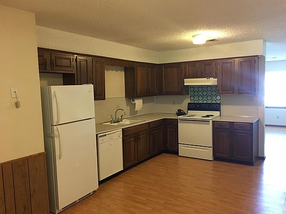 5th image of 210 N Ash Ave
