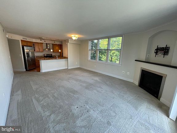 5th image of 1325 N Pierce St APT 201