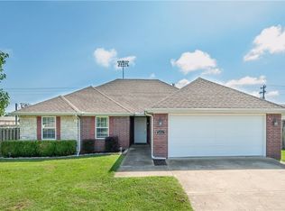 1632 Saint Claire St, Pea Ridge, AR 72751