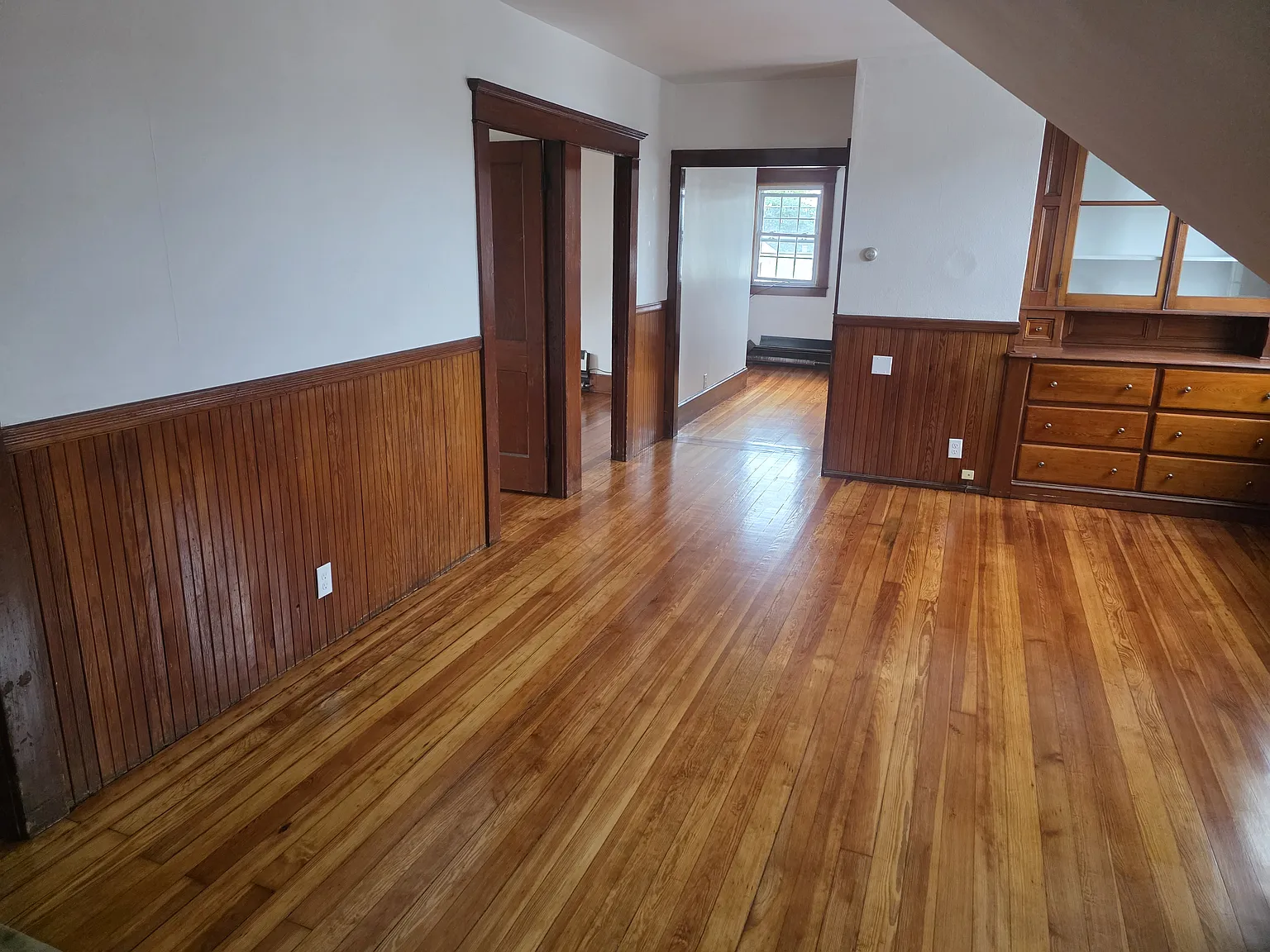 3 bed, 875 sqft, $1,599 — Photo 2