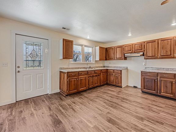 4th image of 304 Chestnut St