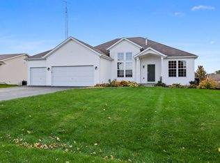 718 Ballymore Rd, Roscoe, IL 61073