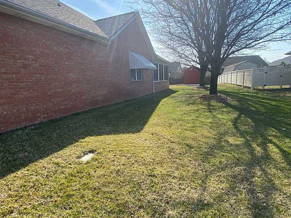 3rd image of 1239 Bowden Dr