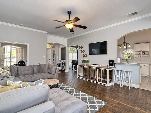2nd image of 4622 Rosewood Ln