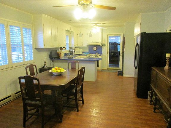 2nd image of 3024 Delano Pl
