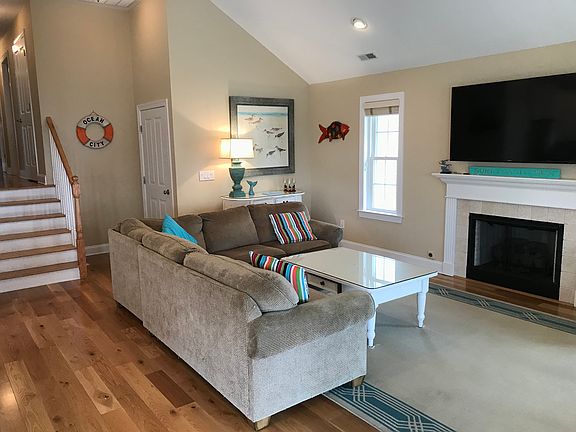4th image of 1306 Wesley Ave #2