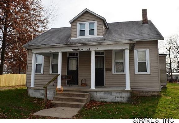 2nd image of 586 E Adams St