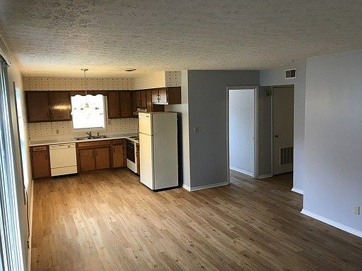 2nd image of 202 Hardin St Unit 6