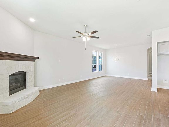5th image of 3411 Charleston Dr