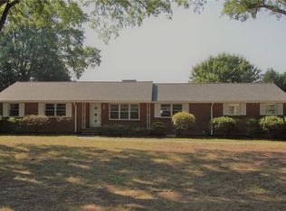 2601 E Woodlyn Way, Greensboro, NC 27407