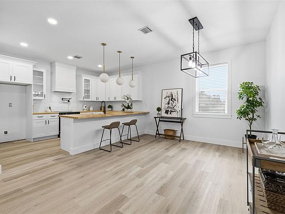 4th image of 2138 W NASSAU STREET #3