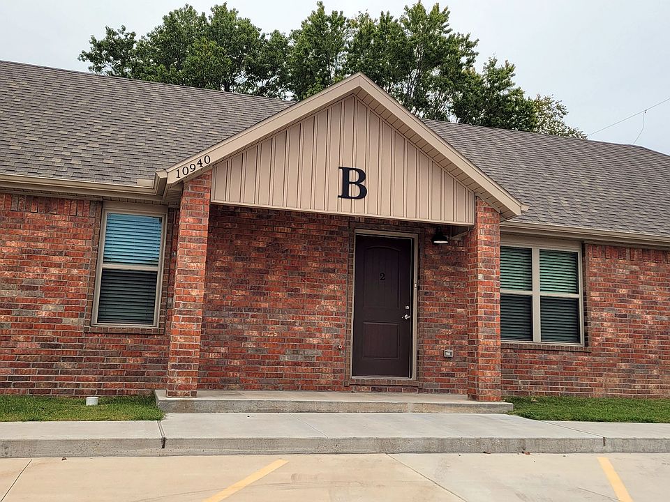 Covered entry, park at your front door