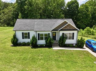 1064 Old County House Rd, Charlotte, TN 37036