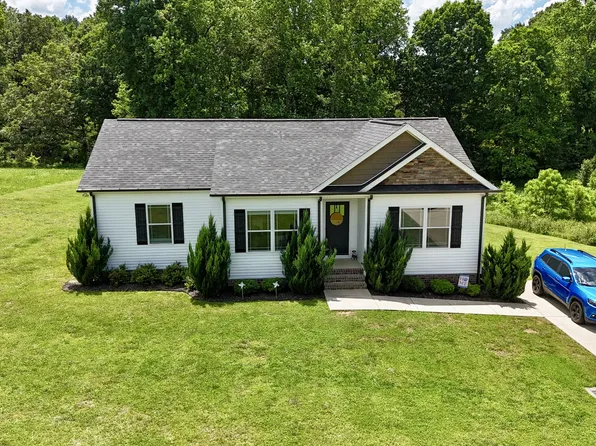 1064 Old County House Rd, Charlotte, TN 37036