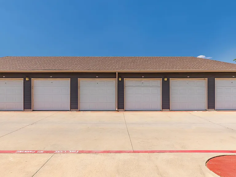 Estate Villas at Krum Apartments — Photo 13