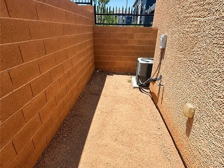 6037 Aripeka St — Photo 10