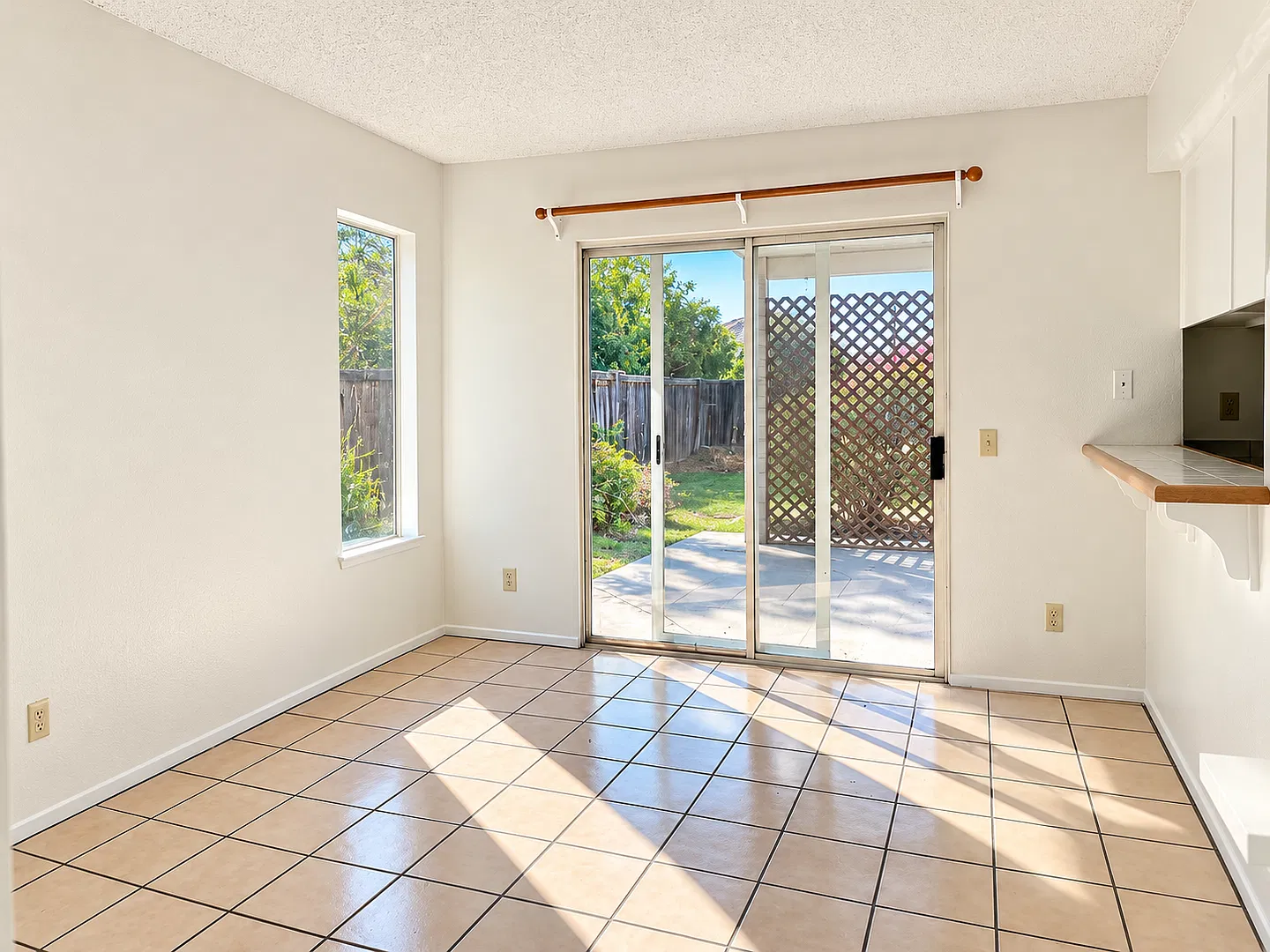 Charming 3-Bedroom Home in Redlands Neighborhood — Photo 4