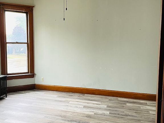 3rd image of 531 S Oak Ave #2